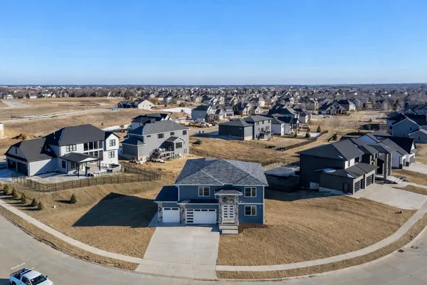 $975,000 | 6589 Blackbird Lane, Bettendorf, IA 52722