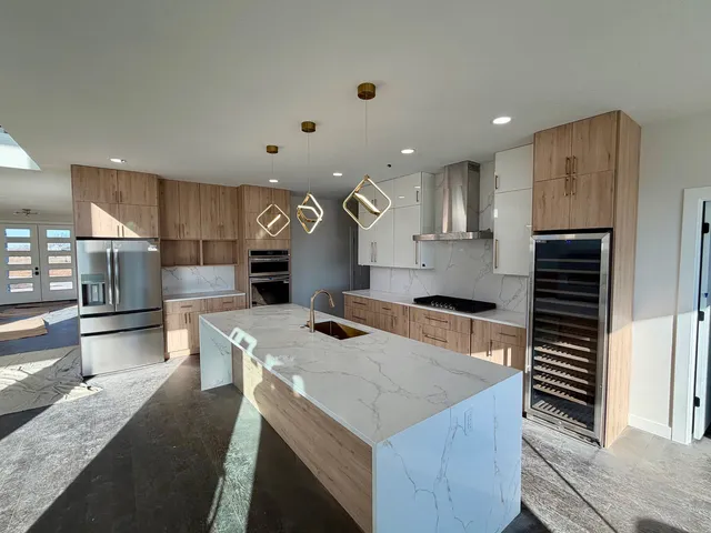 $975,000 | 6589 Blackbird Lane, Bettendorf, IA 52722