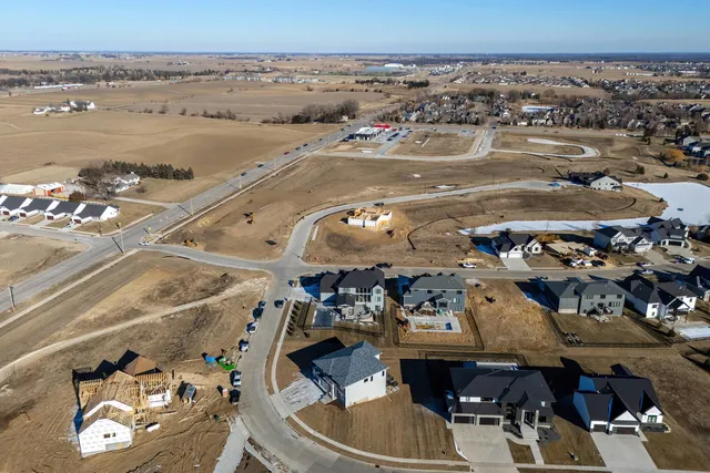 $975,000 | 6589 Blackbird Lane, Bettendorf, IA 52722