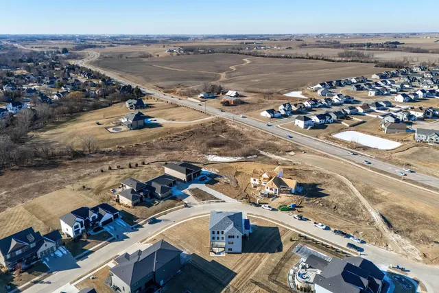 $975,000 | 6589 Blackbird Lane, Bettendorf, IA 52722