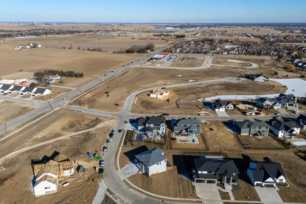 $975,000 | 6589 Blackbird Lane, Bettendorf, IA 52722