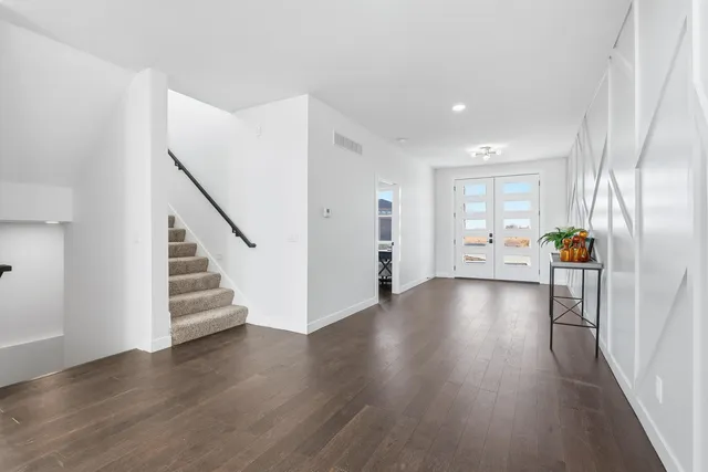 $975,000 | 6589 Blackbird Lane, Bettendorf, IA 52722