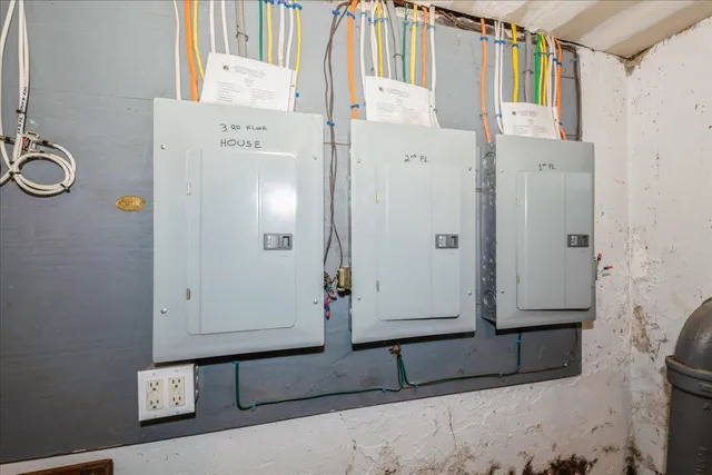 a view of entryway with seating area