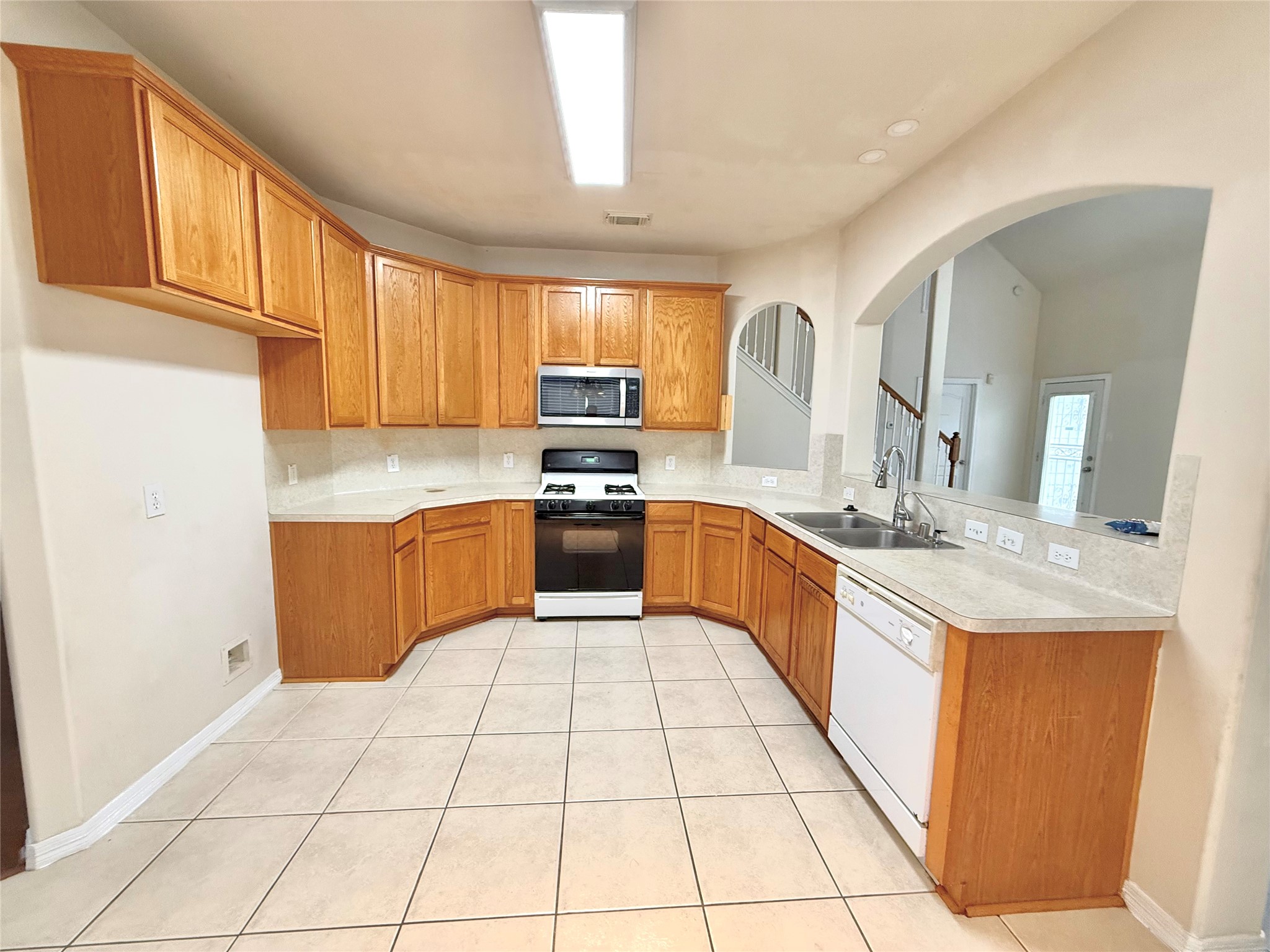 2207 Donrel Way Houston, TX 77067 - Photo 6 of 15