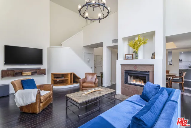 $1,295,000 | 410 South Barrington Avenue, Unit 309, Los Angeles, CA 90049