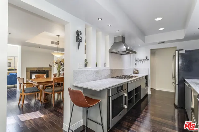 $1,295,000 | 410 South Barrington Avenue, Unit 309, Los Angeles, CA 90049