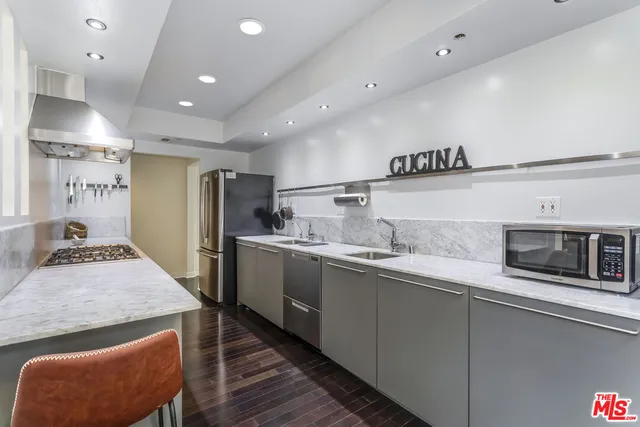 $1,295,000 | 410 South Barrington Avenue, Unit 309, Los Angeles, CA 90049