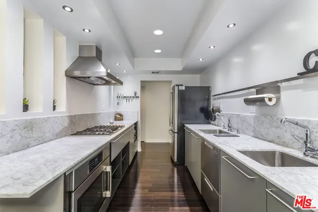 $1,295,000 | 410 South Barrington Avenue, Unit 309, Los Angeles, CA 90049