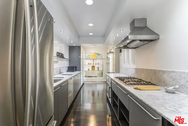$1,295,000 | 410 South Barrington Avenue, Unit 309, Los Angeles, CA 90049