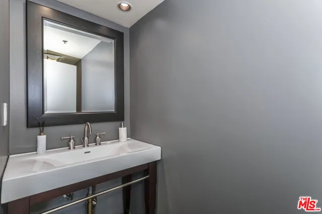 $1,295,000 | 410 South Barrington Avenue, Unit 309, Los Angeles, CA 90049