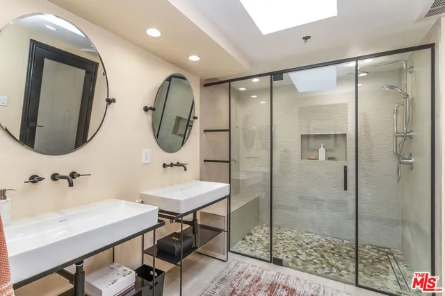 $1,295,000 | 410 South Barrington Avenue, Unit 309, Los Angeles, CA 90049