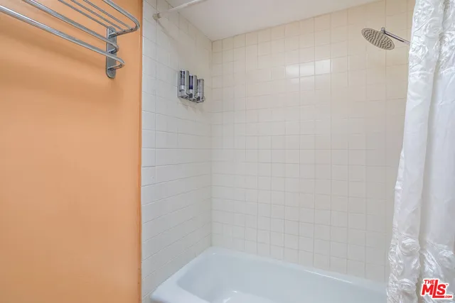 $1,295,000 | 410 South Barrington Avenue, Unit 309, Los Angeles, CA 90049