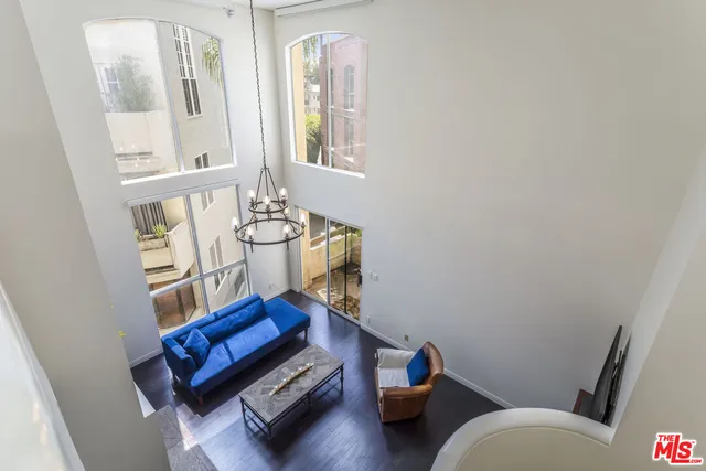 $1,295,000 | 410 South Barrington Avenue, Unit 309, Los Angeles, CA 90049