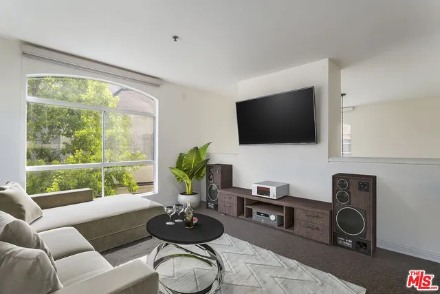 $1,295,000 | 410 South Barrington Avenue, Unit 309, Los Angeles, CA 90049