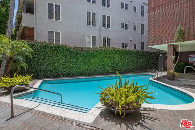 $1,295,000 | 410 South Barrington Avenue, Unit 309, Los Angeles, CA 90049