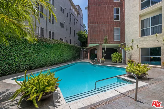 $1,295,000 | 410 South Barrington Avenue, Unit 309, Los Angeles, CA 90049