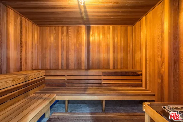 $1,295,000 | 410 South Barrington Avenue, Unit 309, Los Angeles, CA 90049