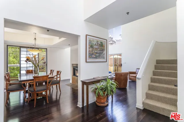 $1,295,000 | 410 South Barrington Avenue, Unit 309, Los Angeles, CA 90049
