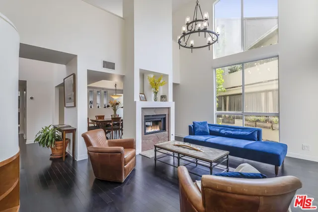 $1,295,000 | 410 South Barrington Avenue, Unit 309, Los Angeles, CA 90049