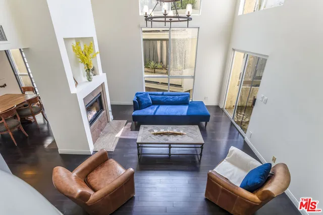 $1,295,000 | 410 South Barrington Avenue, Unit 309, Los Angeles, CA 90049
