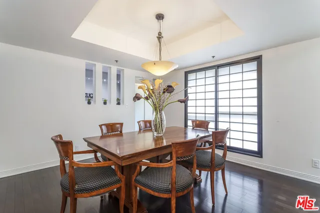 $1,295,000 | 410 South Barrington Avenue, Unit 309, Los Angeles, CA 90049