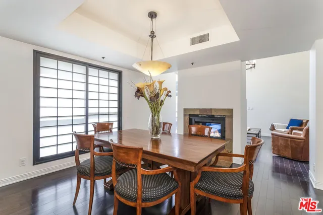 $1,295,000 | 410 South Barrington Avenue, Unit 309, Los Angeles, CA 90049