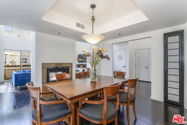 $1,295,000 | 410 South Barrington Avenue, Unit 309, Los Angeles, CA 90049