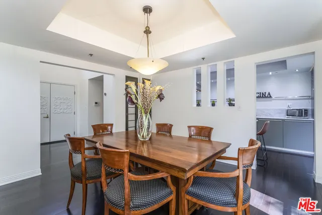 $1,295,000 | 410 South Barrington Avenue, Unit 309, Los Angeles, CA 90049