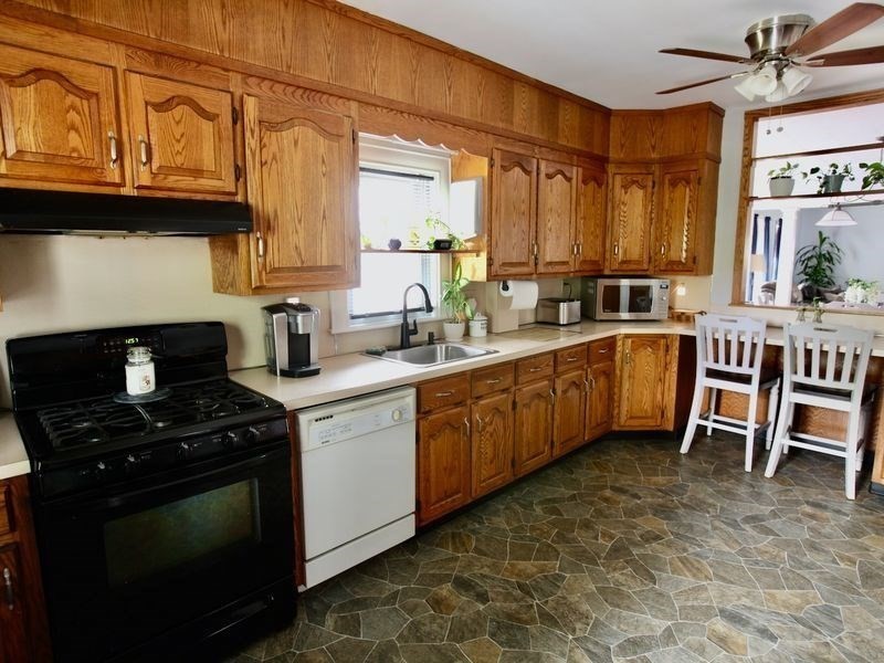 17 Park Road Brockton, MA 02301 - Photo 5 of 21