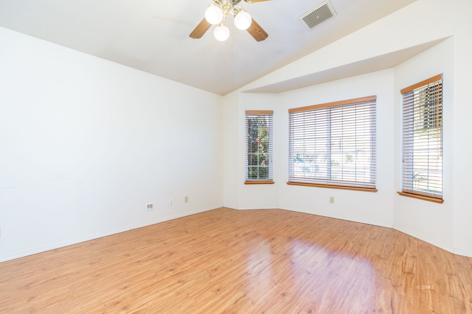 1125 West Tamarisk Avenue Ridgecrest, CA 93555 - Photo 6 of 33