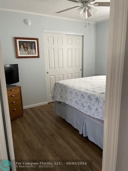 Park City Davie, FL 33324 - Photo 19 of 22 a bedroom with a bed and a television