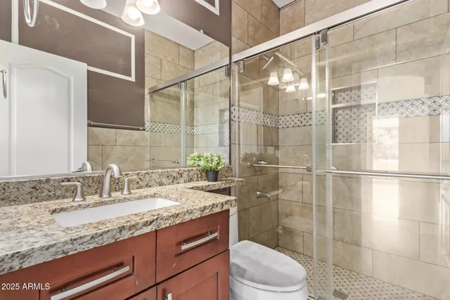 a view of a house with backyard and garden