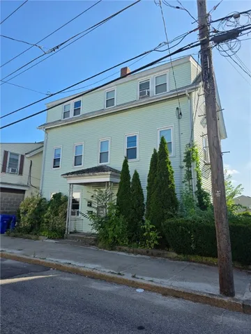 $1,500 | 230 Washington Street, Unit 3, Central Falls, RI 02863