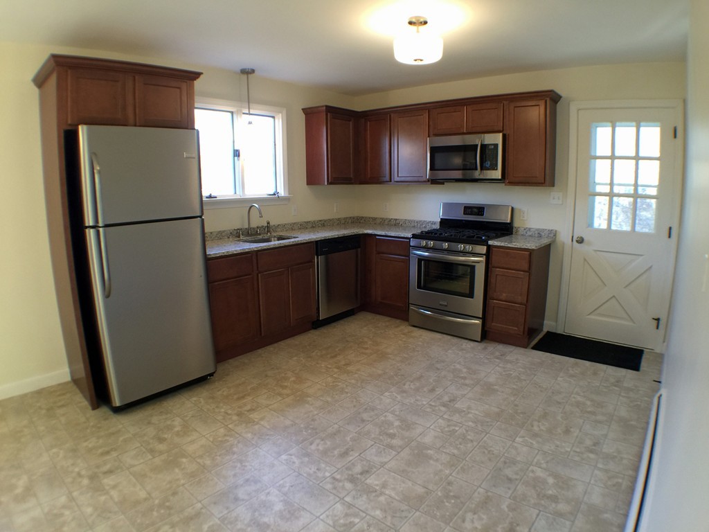 88 Brookside Road Somerset, MA 02726 - Photo 6 of 23 Gallery Image 6