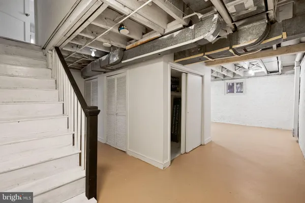 a view of utility room