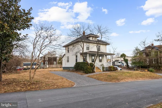 $3,850 | 10512 Warfield Street, Kensington, MD 20895