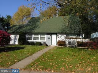 35 Queen Anne Road Levittown, PA 19057 - Photo 1 of 3 Gallery Image 1