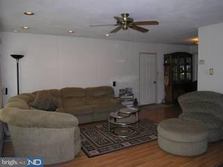 35 Queen Anne Road Levittown, PA 19057 - Photo 2 of 3 Gallery Image 2