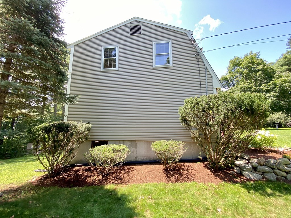 4 Ridge Road Walpole, MA 02081 - Photo 8 of 42 Gallery Image 8