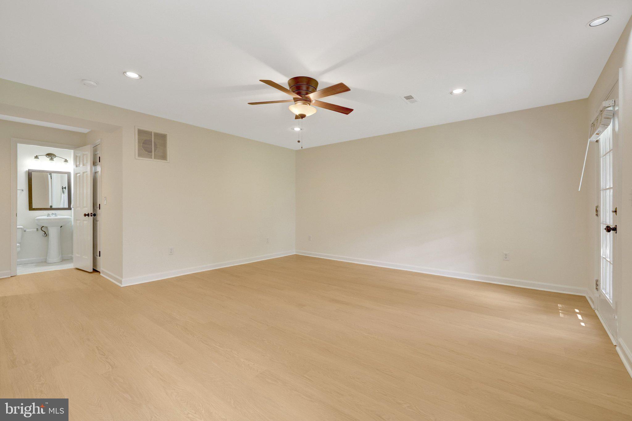 45275 Gable Square Sterling, VA 20164 - Photo 27 of 35
