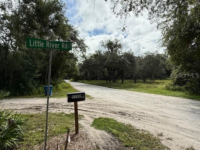 0 Gresham Road Webster, FL 33597 - Photo 4 of 18 a street view with a garden