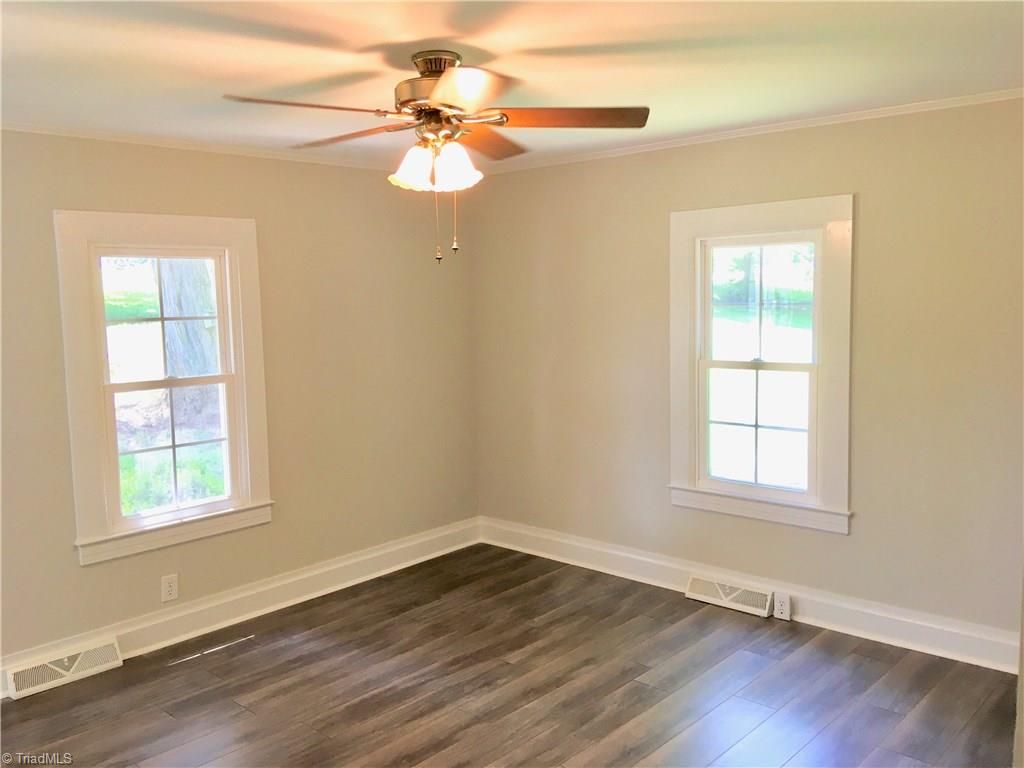 211 Mills Road Mount Airy, NC 27030 - Photo 9 of 17 Livingroom