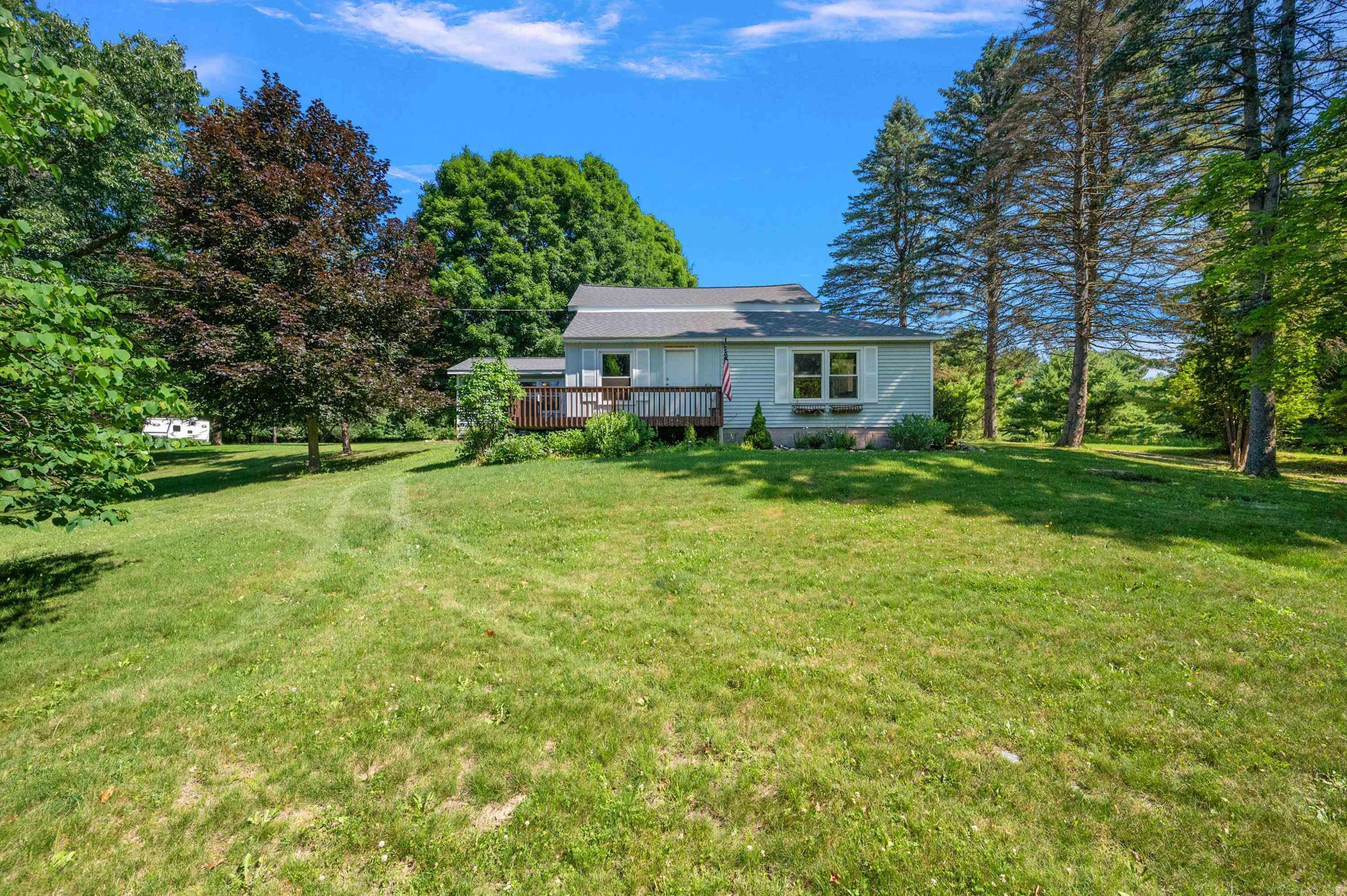 149 East Hunters Creek Road Lapeer, MI 48446 - Photo 6 of 71 50215016-2702e889-fc25-4b27-a94b-e5b1becd234d.JPG