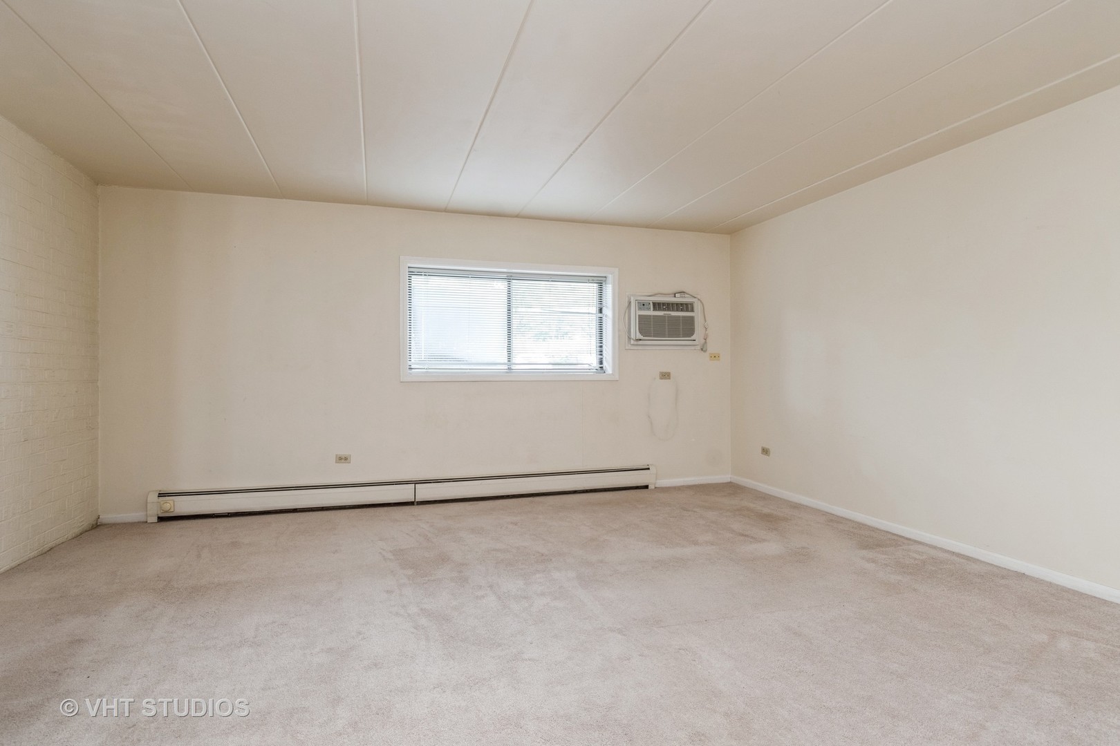 214 East Bailey Road, Unit B Naperville, IL 60565 - Photo 4 of 10 an empty room with a empty space and window