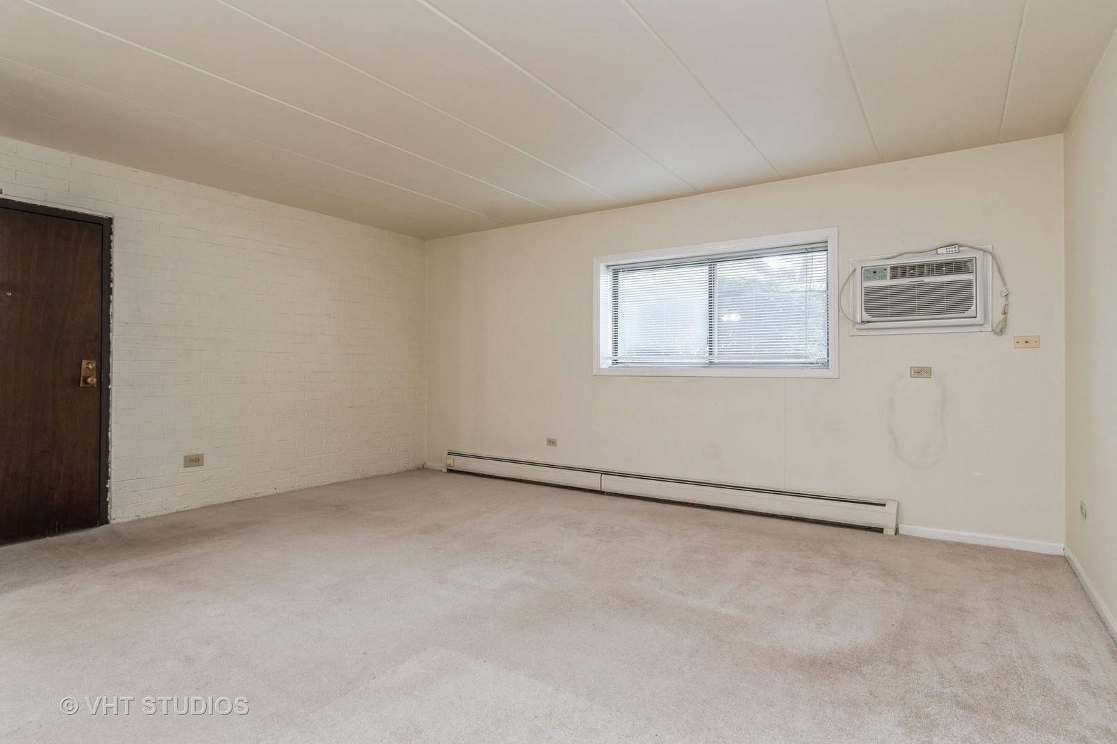 214 East Bailey Road, Unit B Naperville, IL 60565 - Photo 5 of 10 an empty room with windows
