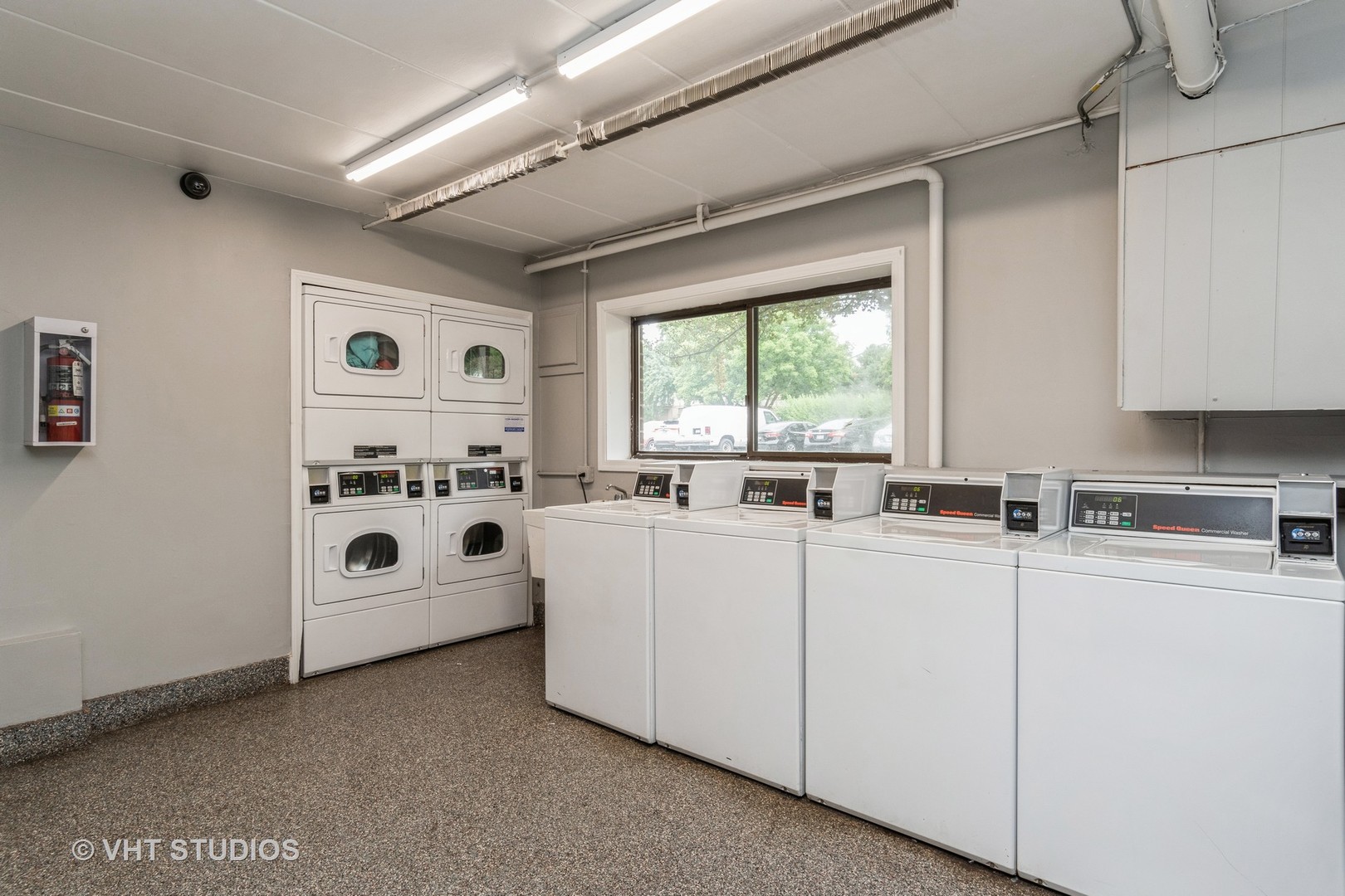 214 East Bailey Road, Unit B Naperville, IL 60565 - Photo 9 of 10 a kitchen with cabinets and window