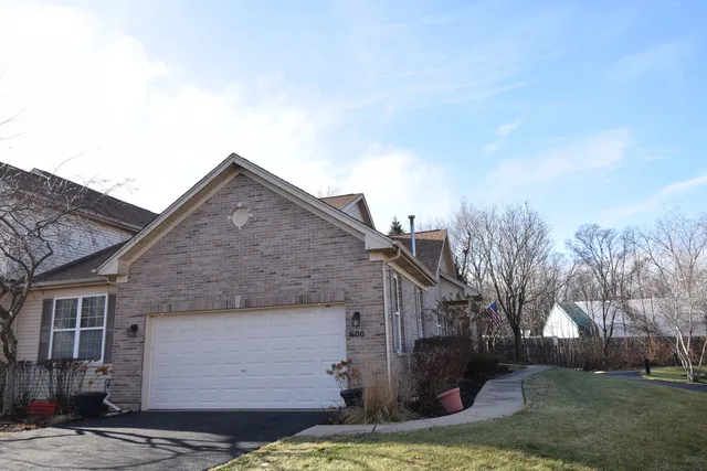 $349,900 | 600 Countryfield Lane, Elgin, IL 60120