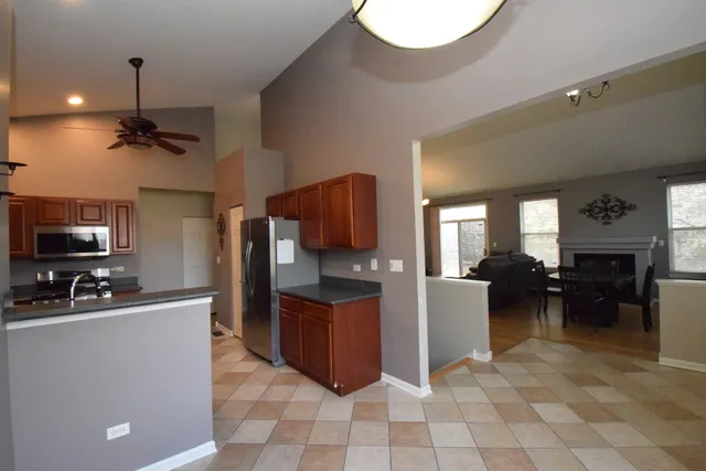 $349,900 | 600 Countryfield Lane, Elgin, IL 60120