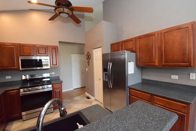 $349,900 | 600 Countryfield Lane, Elgin, IL 60120