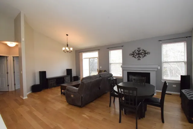 $349,900 | 600 Countryfield Lane, Elgin, IL 60120